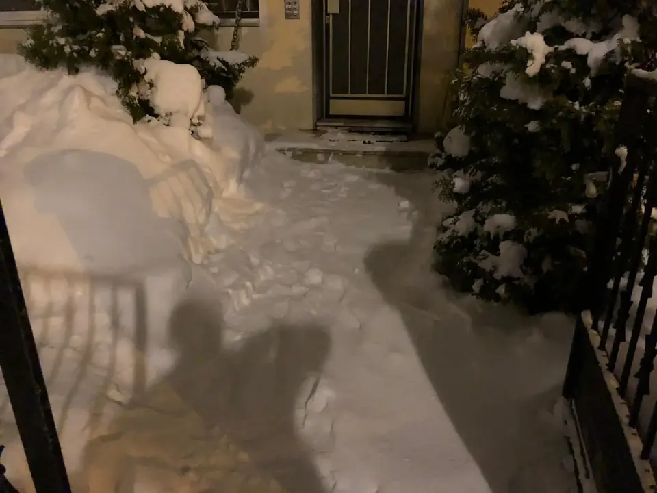 Geräumter Zugang im Schnee